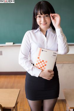 夏季短袖看见女同学乳突照片